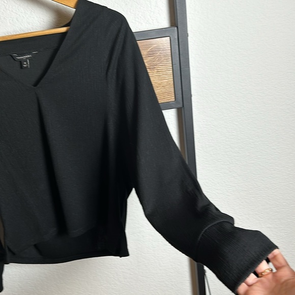 Women’s Banana Republic black texturized Dolman Blouse  - size medium - Picture 3 of 6